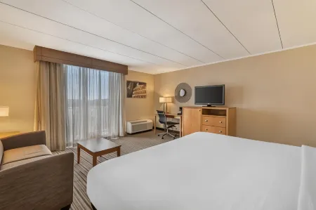 Best Western Plus Waltham Boston Отели рядом со станцией Брендейс / Робертс
