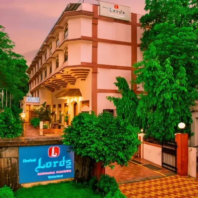 瓦多達拉領主旅館 Sursagar Lake附近的飯店