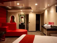 Bora Bora Suites & Villas Hotels in El Marques