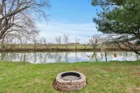 Elkhorn Cottage - Peaceful Creekside Stay