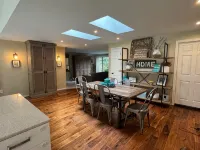 Careys Refuge - Family Retreat with Huge Fenced Yard