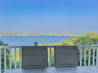 Unwind in Tranquility: Stunning Lake Views on Tuttle Creek Lake, Manhattan