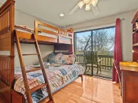 Tranquility Beech: 2Br Condo Steps from the Resort--Parking Lot Level: No Stairs Hotels in Beech Mountain