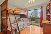 Tranquility Beech: 2Br Condo Steps from the Resort--Parking Lot Level: No Stairs
