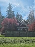 Vintage Island Home 2 Blocks From Town. 4 Bdrs, 2 Kitchens, 3 Bath. Can Sleep 14