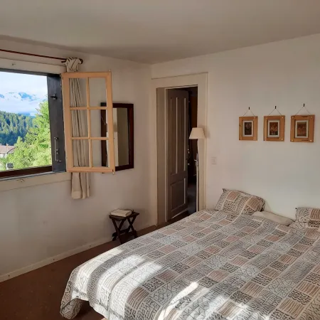 Bright, family-friendly apartment just outside Villars!