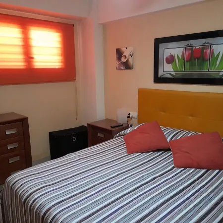 Beachfront apartment 40 k. from Valencia, services all year round, Отели в г. Кульера