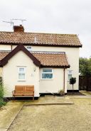 Cheerful two bedroom cottage with field views
