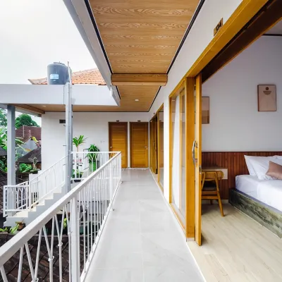 Tenkangin Homestay Hotels near Peliatan