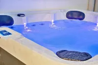King’s Deluxe Party House | Cinema • Karaoke • Spa • BBQ - Villas