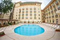 Lotte City Hotel Tashkent Palace - Rooftop Pools