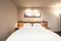 Jinjiang Inn Select (Yangzhong Middle Yangzi Road) - parking