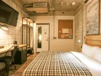 Hotel Papa Whale Hotels near Wanhua District