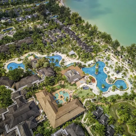 Robinson Khao Lak Отели рядом с достопримечательностью «Пляж White Sand»