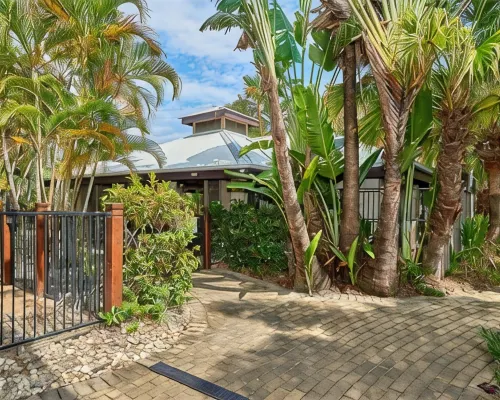 Trinity Beach Club Holiday Apartments Hotels in Trinity Beach