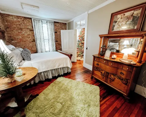 The Loft @ Studio115 a Charming Stay, Sleeps 6, in Downtown Bainbridge, GA Hotels in Bainbridge