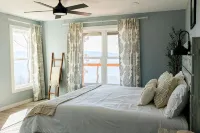 Modern 5Br/3 Bath 4000sq ft Escape, Movie Rm, 2 Decks, Grill, above Clouds Views