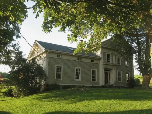 Farm Stay in Catskills Farmhouse Suite - Chalets