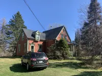 Cozy south shore home close to beautiful beaches! - 2 tähden