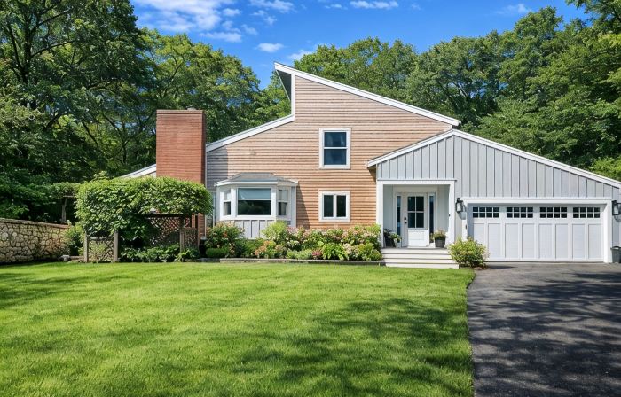 Modern 4BR Escape •&nbsp;w/ Jeep Wrangler •&nbsp;Near Town •&nbsp;Patio, Fire Pit & Hot Tub