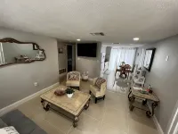 Cozy,comfy and clean 2 bedroom/one bath apartment - Apartments