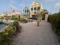 Waterfront 2-BR Oasis with dock – Near Beaches, Stunning Views & Relaxing Vibes! - Apartments