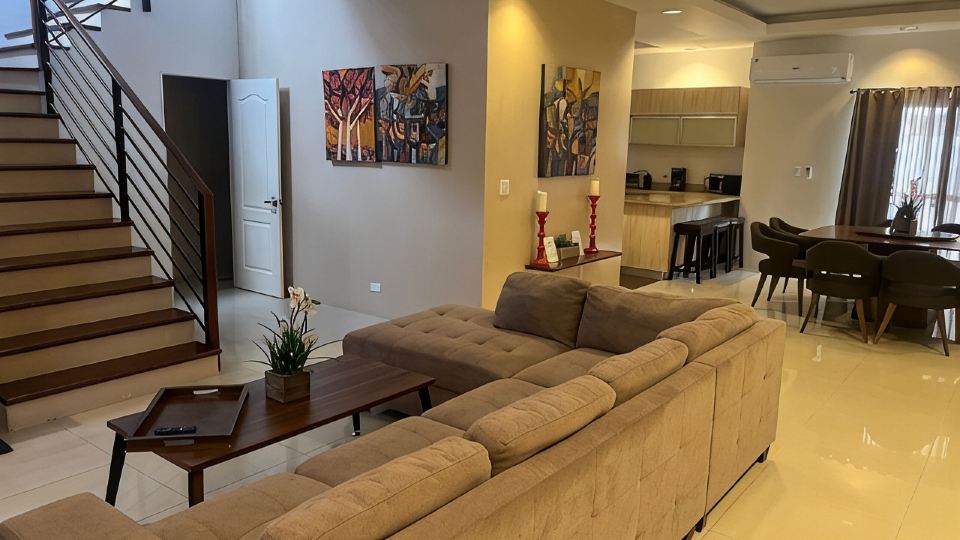 - RuRu Haus Spacious,Cozy Entire Haus