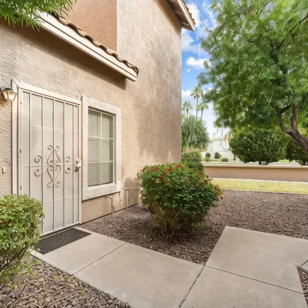 Charming 2-bedroom townhome with fitness room, WiFi in delightful Gilbert