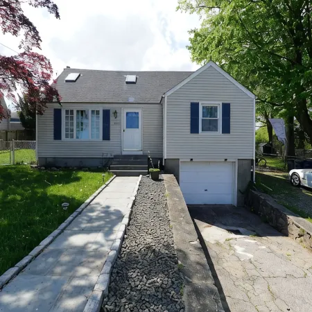 Norwalk Spacious Stay – Entire House + Fenced Yard + Parking + Laundry + Updated
