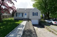 Norwalk Spacious Stay – Entire House + Fenced Yard + Parking + Laundry + Updated