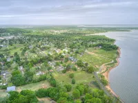Unwind with your family at this cozy lakeside home! - Wi-Fi
