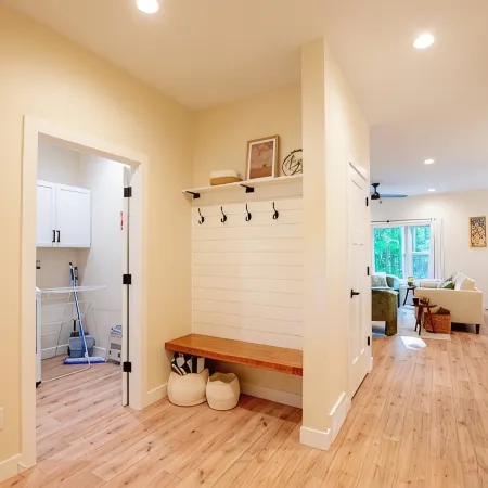 Close to Traverse & Crystal Mtn, Winter Retreat!