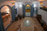 La Mansoura Maison en Format de Riad Dans la Médina de Chefchaouen Ville Bleu