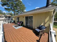 LAKE FRONT WITH GORGEOUS VIEWS & SPACIOUS BACKYARD + LOTS OF AMENITIES - Wifi