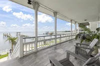Kemah's Bayfront Getaway with Pool
