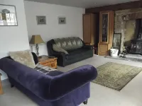 Private Annex to Manor Sleeps 6