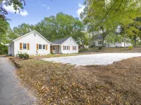 Cozy 2BR Cottage in Downtown Warm Springs (A) Hotels in Meriwether County
