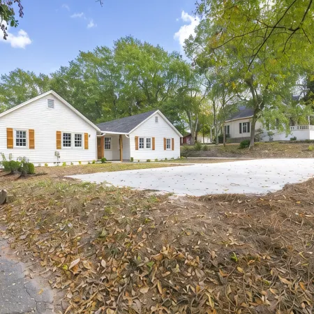 Cozy 4BR Cottage in Downtown Warm Springs