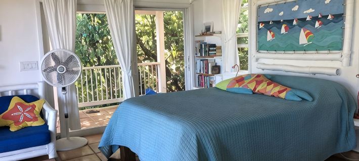 Sea Cottage - Charming and Romantic with a Stunning View Hotels in Central
