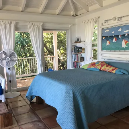 Sea Cottage - Charming and Romantic with a Stunning View Отели в г. Сентрал