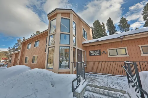 Spacious 3Bed condo 5 min from Winter Park, walk 2 Town & steps from bus stop! - Pools