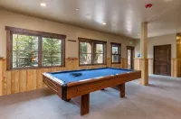 Private Hot Tub, Walk to Main St, Close to Ski Resorts, Incredible Views
