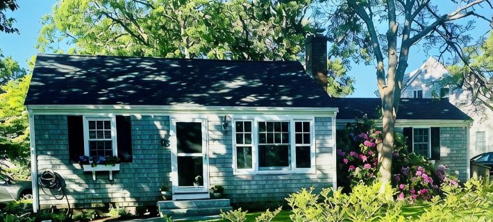 Walk to private beach, central air, wifi, 3 bedrooms. Hotels in Chatham