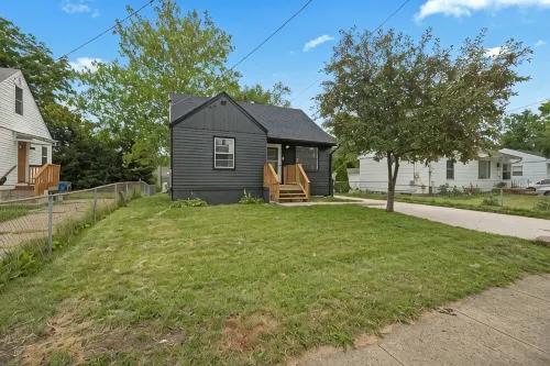 Welcome to Momo's Place. Charming 3 Bedroom, 1Bathroom with Modern Upgrades