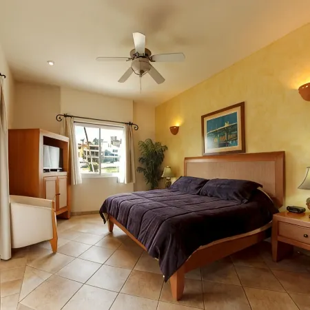 LUXURIOUS GOLF VILLA IN HOTEL ZONE- WALK TO BEACH/DOWNTOWN/RESORTS