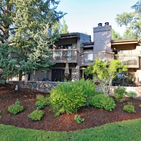 Sun Valley Amenities! Remodeled Ski in-Ski Out Condo with Pool and Hot Tub!