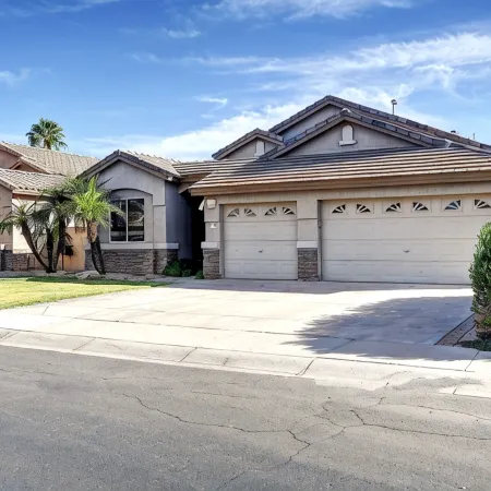 Spacious 4-bedroom house in marvelous Gilbert!