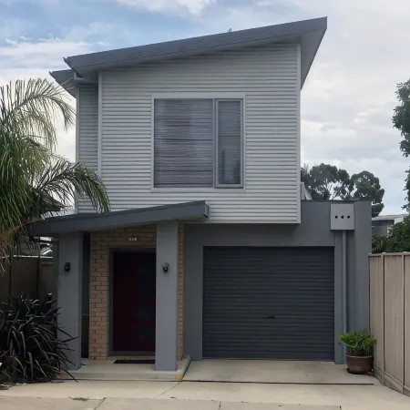 Modern Townhouse close to CBD