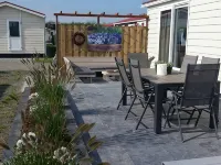 Charmingly decorated chalet Florence 1 near the sea serooskerke Hotels in Serooskerke