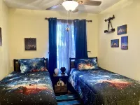 Well appointed condo close to trails with pool and hot tub. Enjoy the views - balcon